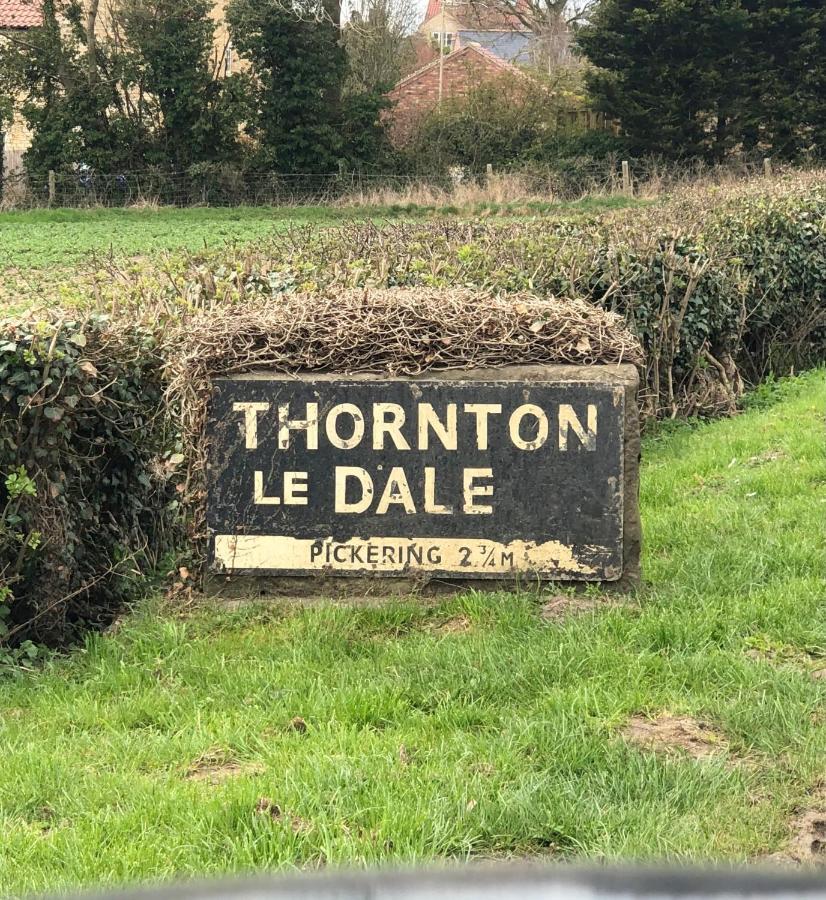 Hill Cottage, Thornton-Le-Dale ธอร์นตันเดล ภายนอก รูปภาพ