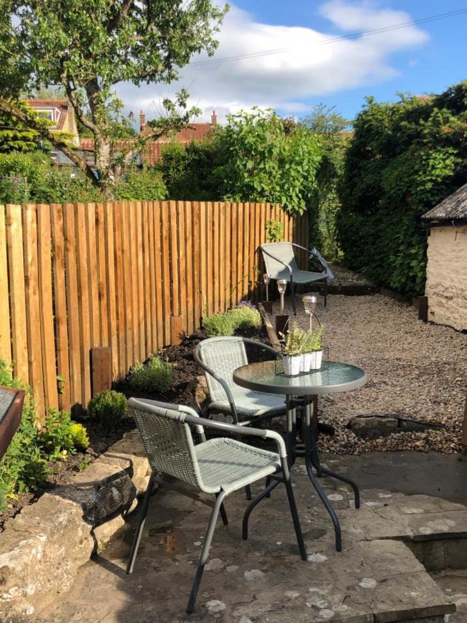 Hill Cottage, Thornton-Le-Dale ธอร์นตันเดล ภายนอก รูปภาพ