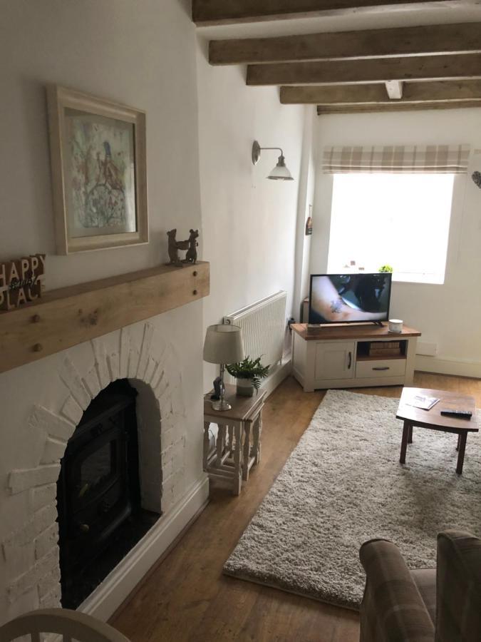 Hill Cottage, Thornton-Le-Dale ธอร์นตันเดล ภายนอก รูปภาพ